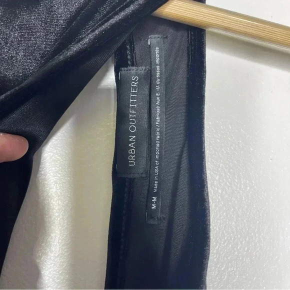 Urban Outfitters Black High Neck Sleeveless Naomi Velvet Jumpsuit Size Medium - Picture 2 of 7